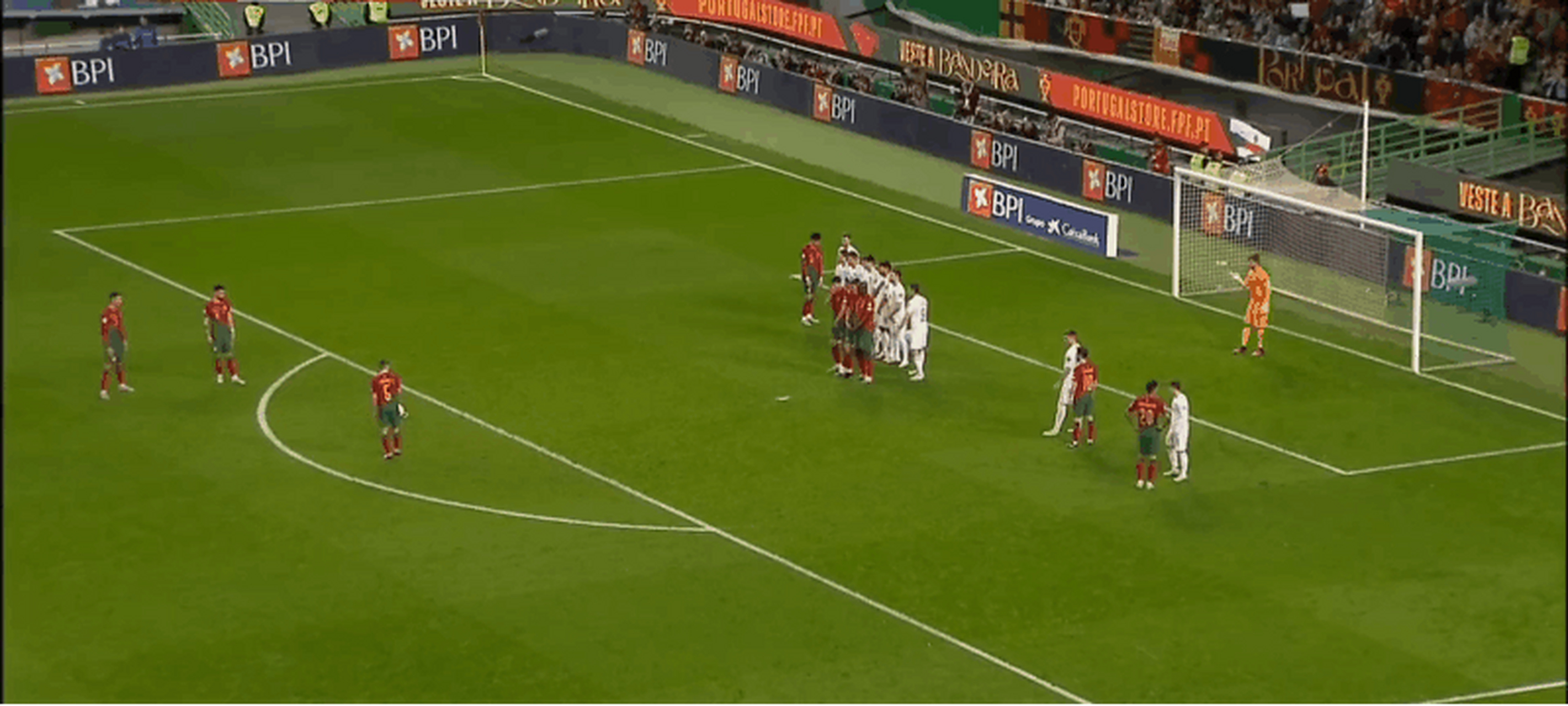 欧预赛精彩瞬间，梅开二度破门惊艳全场